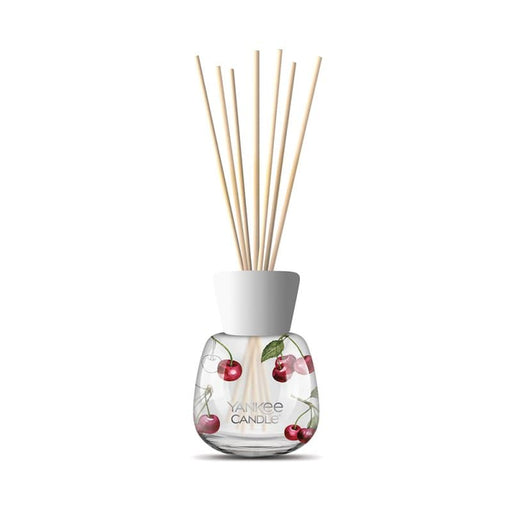Yankee Candle – Black Cherry Reed Diffuser 100ml – juicy cherry scent in an elegant flameless diffuser